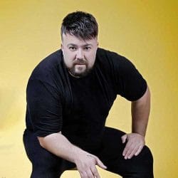 آهنگ مازندرانی حافظ دیوسالار توی ‎چهارراه‎ مره ‎چرخ ‎هادانه